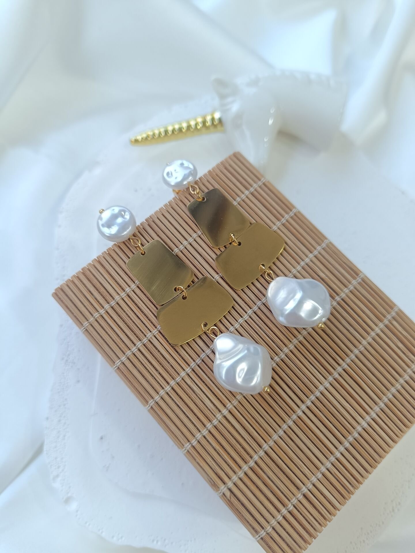 Pullu İncili Küpe