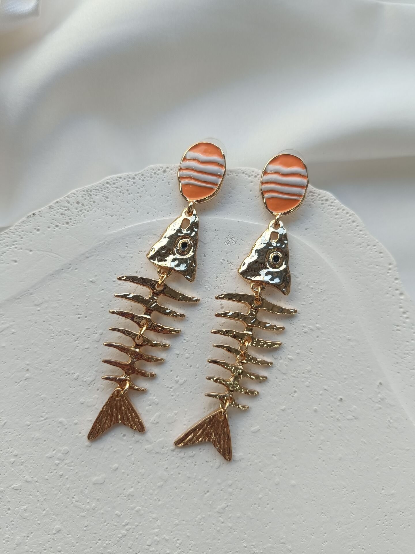 Gold Turuncu Detaylı Balık Küpe