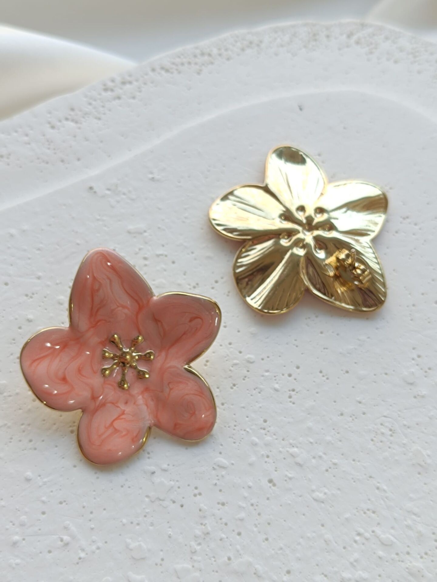 Çelik Yavruağzı Çiçek Küpe