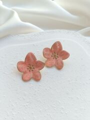 Çelik Yavruağzı Çiçek Küpe