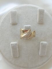 Ayarlanabilir Mini Taşlı Yaprak Model Yüzük