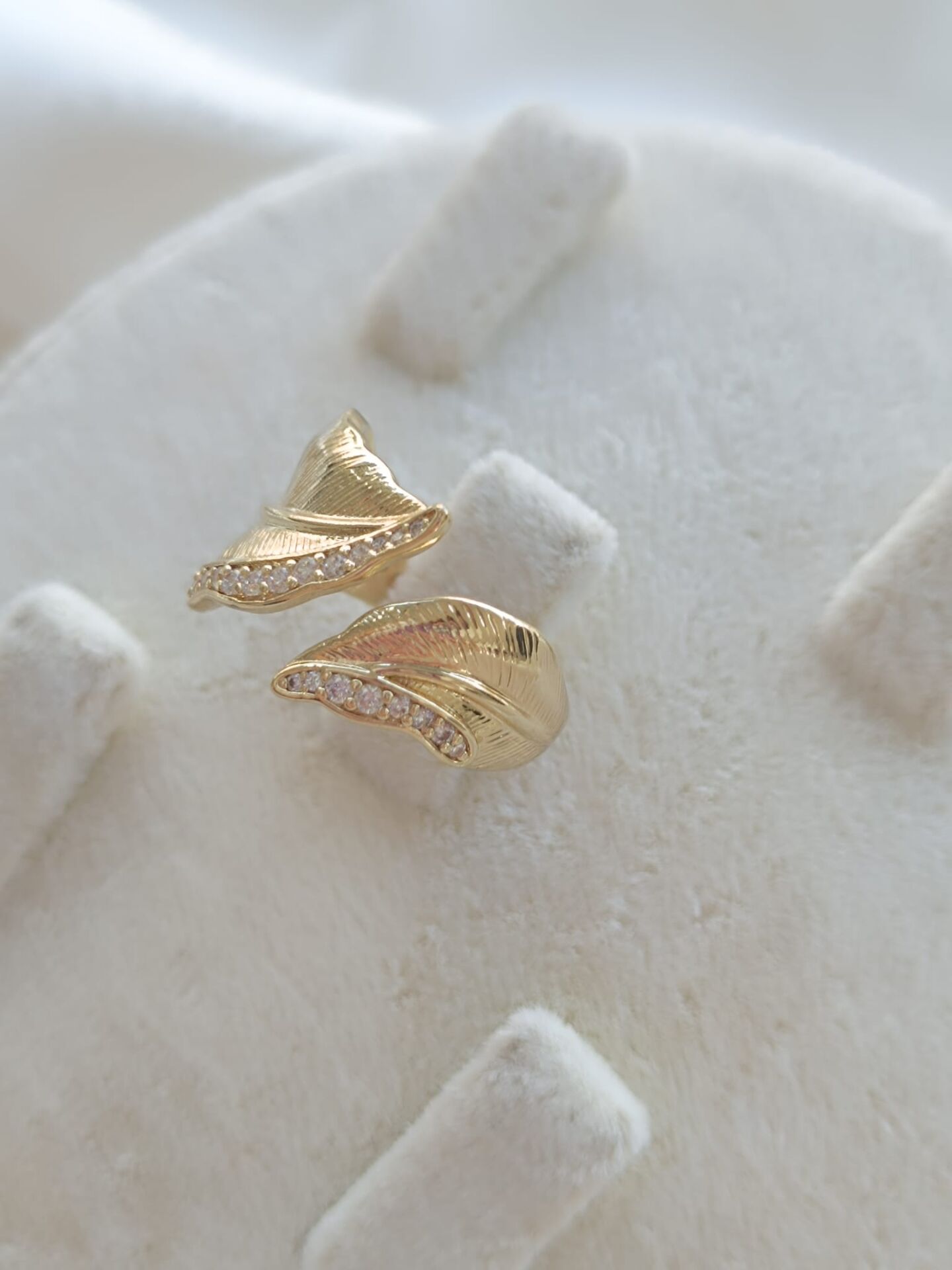 Ayarlanabilir Mini Taşlı Yaprak Model Yüzük