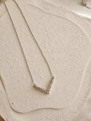 V Silver Taşlı Çelik Kolye