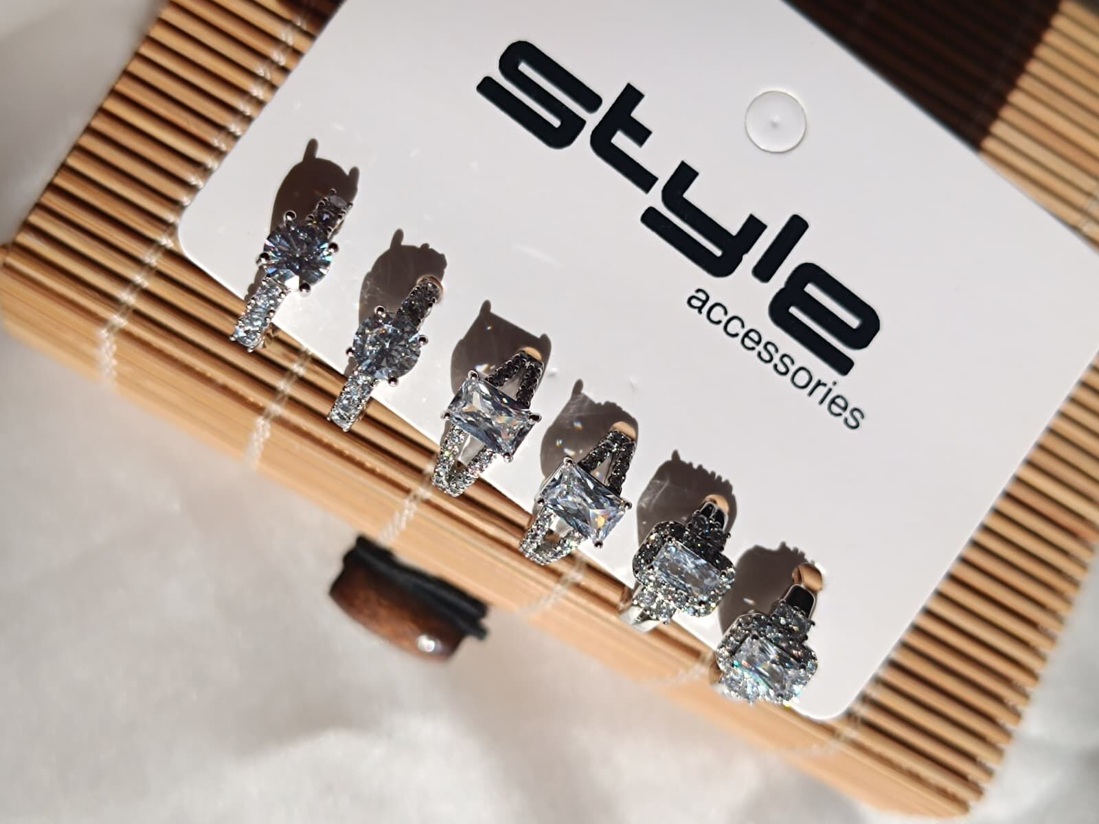 Xuping Altılı Taşlı Küpe