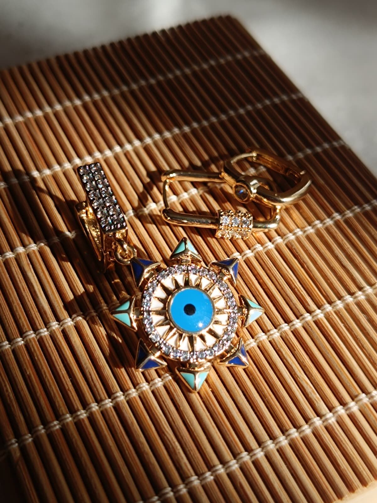 Üçlü Göz Tasarım Küpe