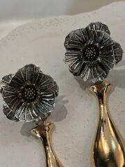 Vazoda Çiçek Küpe