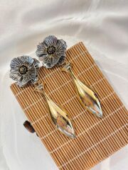 Vazoda Çiçek Küpe