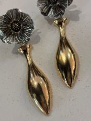 Vazoda Çiçek Küpe