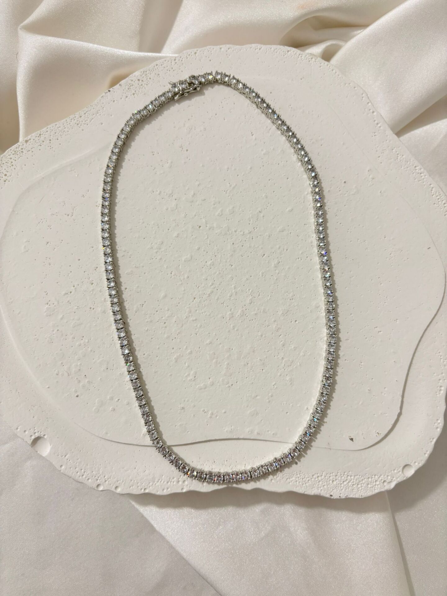 Tek Sıra Taşlı Xuping Dönmeyen Kolye