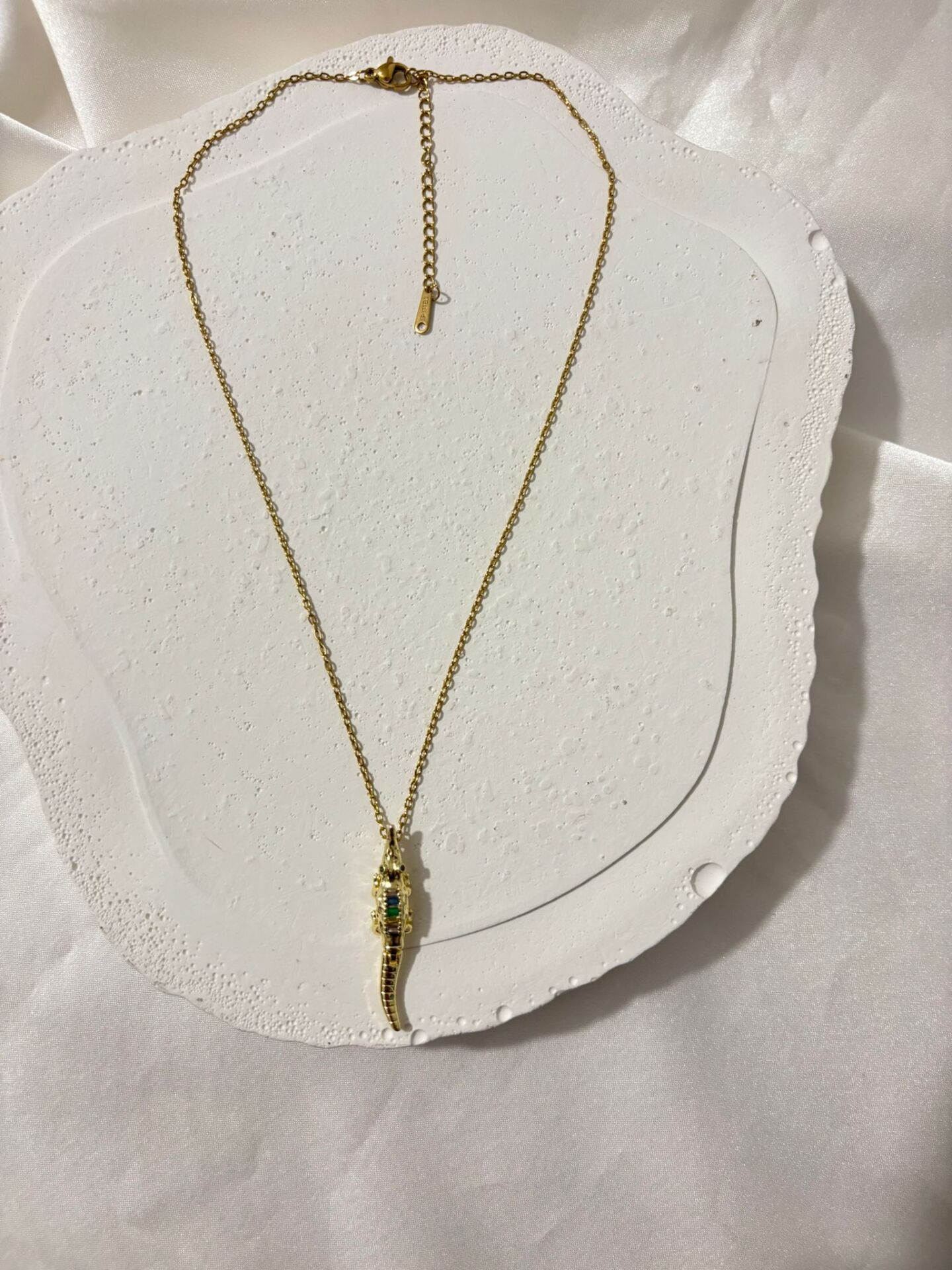 Çelik Kertenkele Figürlü Gold Kolye