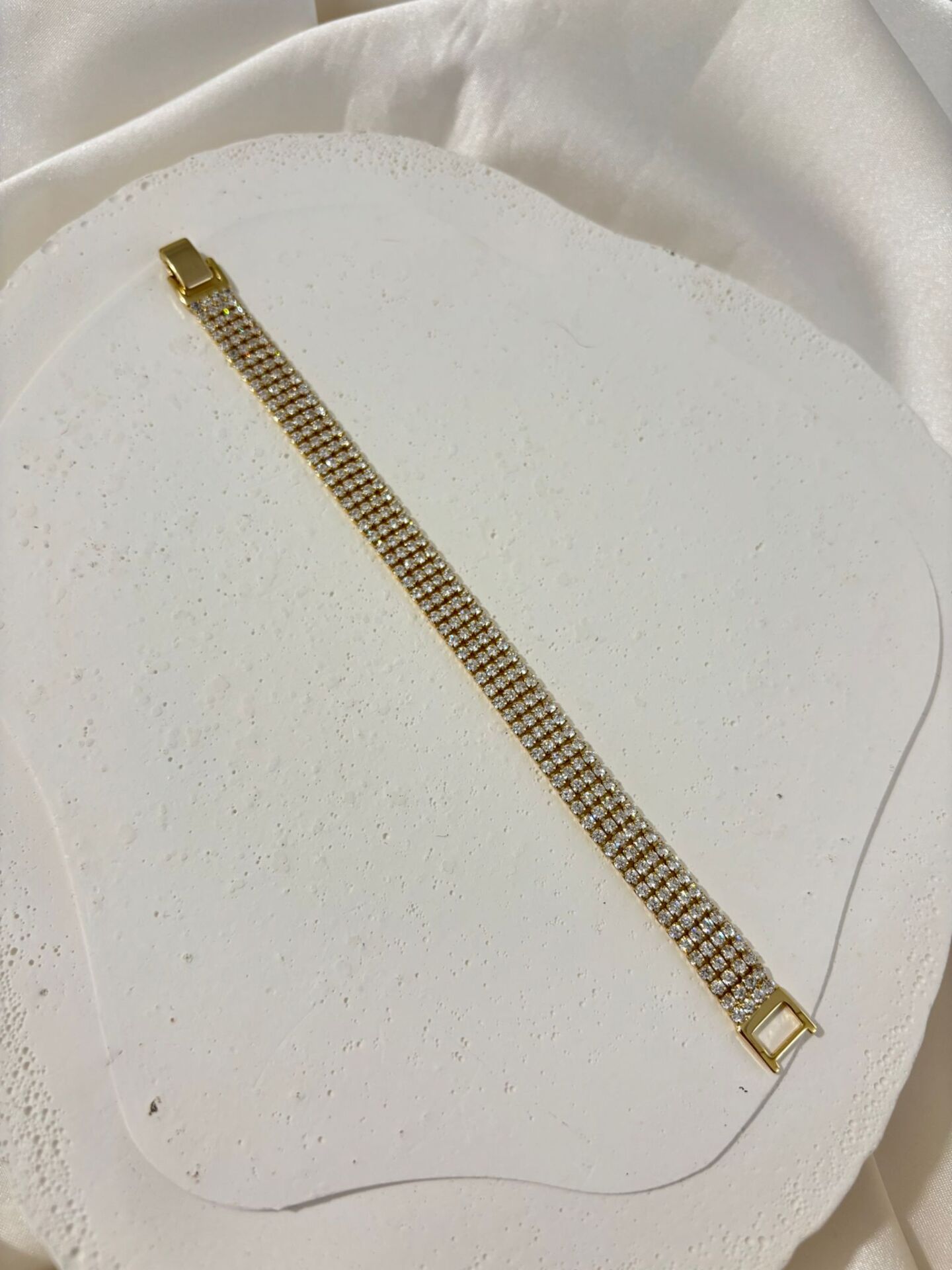 Xuping Dört Sıra Taşlı Bileklik