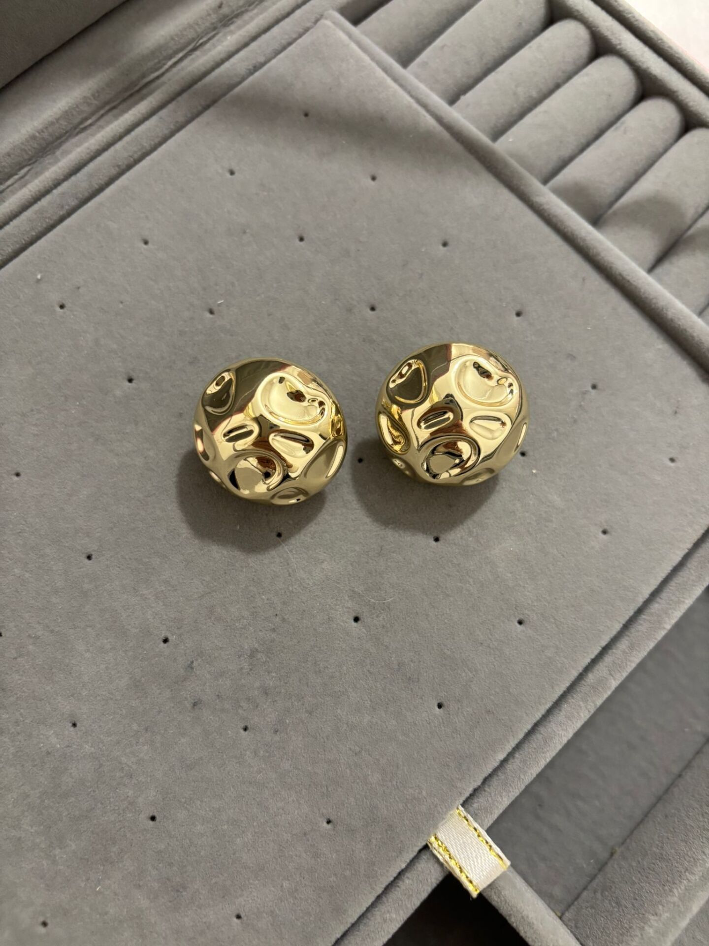 Xuping Gold Büyük Top Küpe