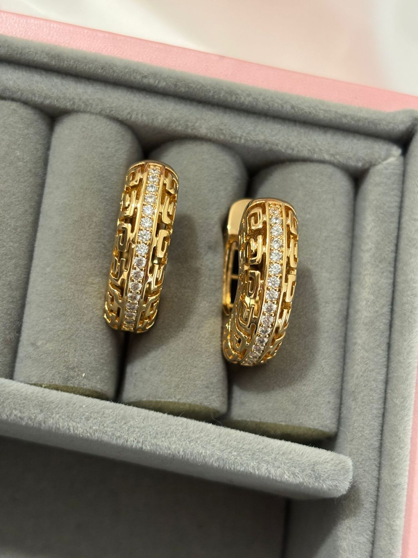 Xuping Taşlı Kalın Halka Küpe