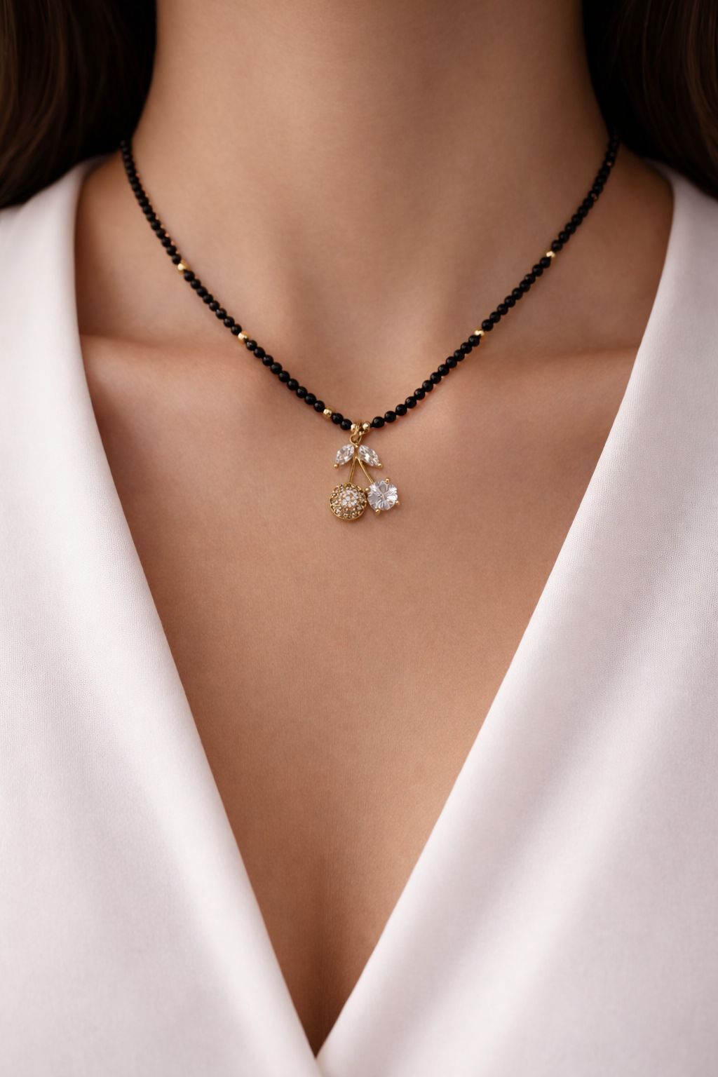 Çelik Siyah Boncuklu Kolye