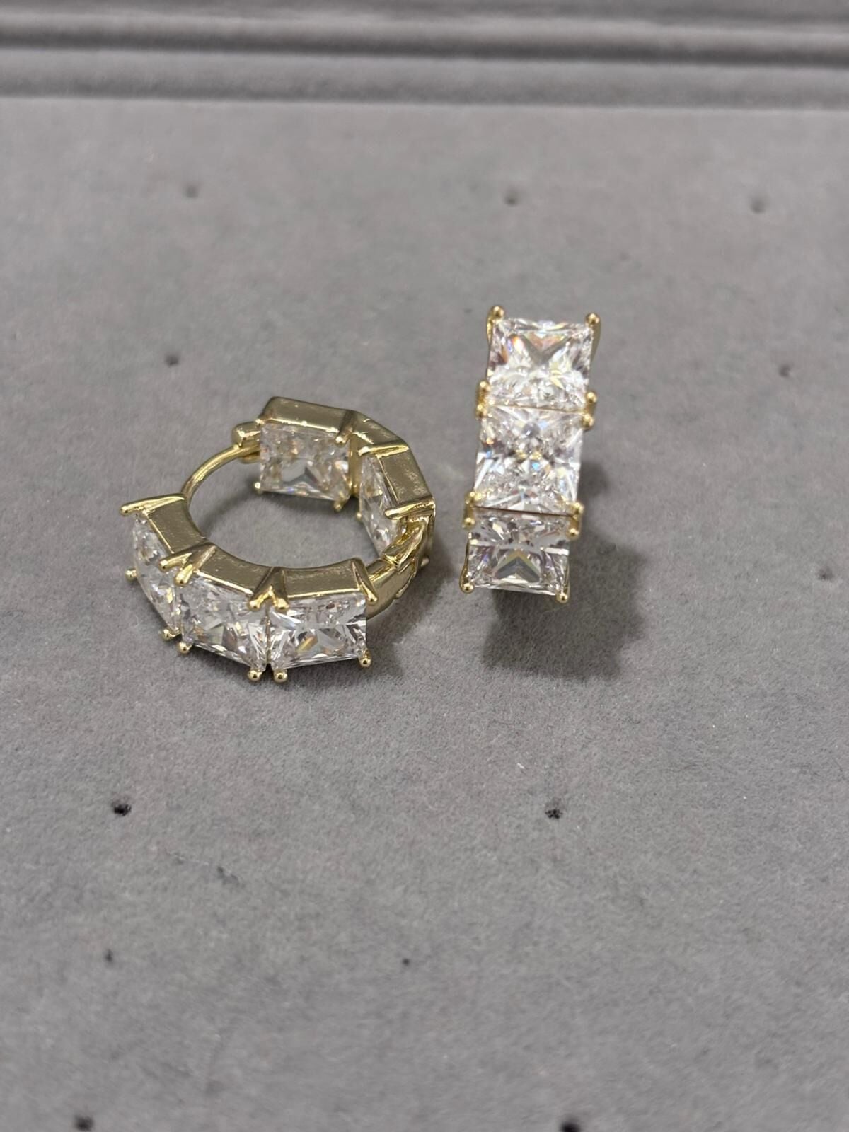 Xuping Büyük Taşlı Mini Halka Küpe