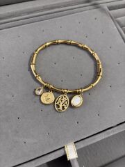 Çelik Ağaç Charmlı Kelepçe