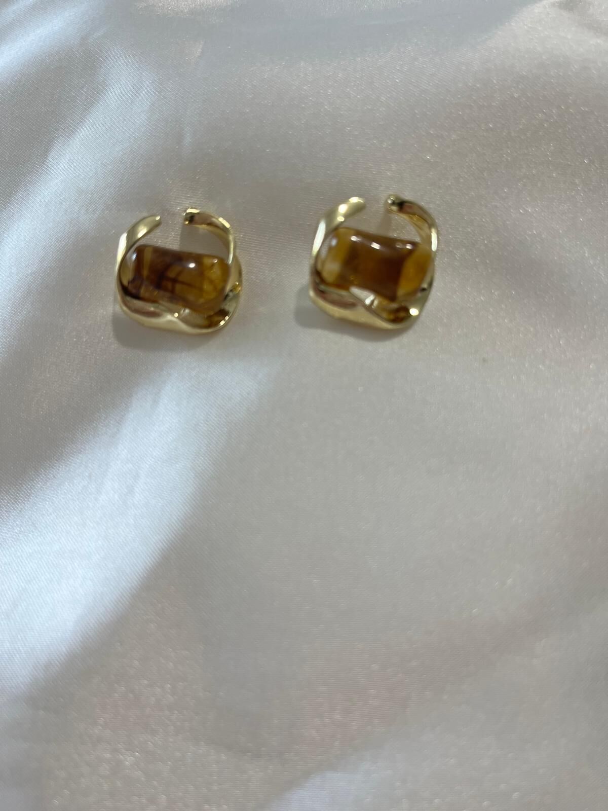 Xuping Gold Kehribar Tonlu Kare Küpe